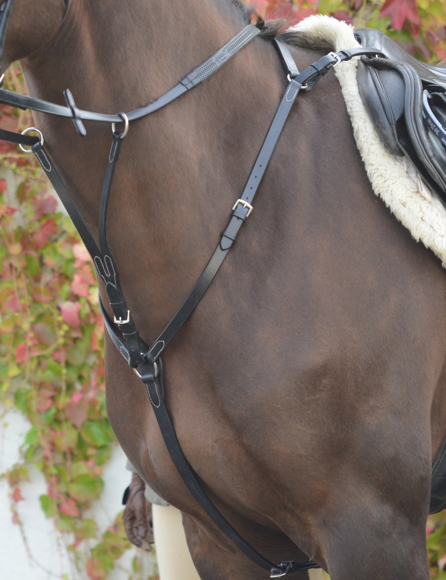 Black Mackey Classic Hunting Breastplate